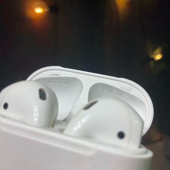 Apple AirPods True Wireless Bluetooth Headphones 1st Generation wm Charging Case - Picture 4 of 13